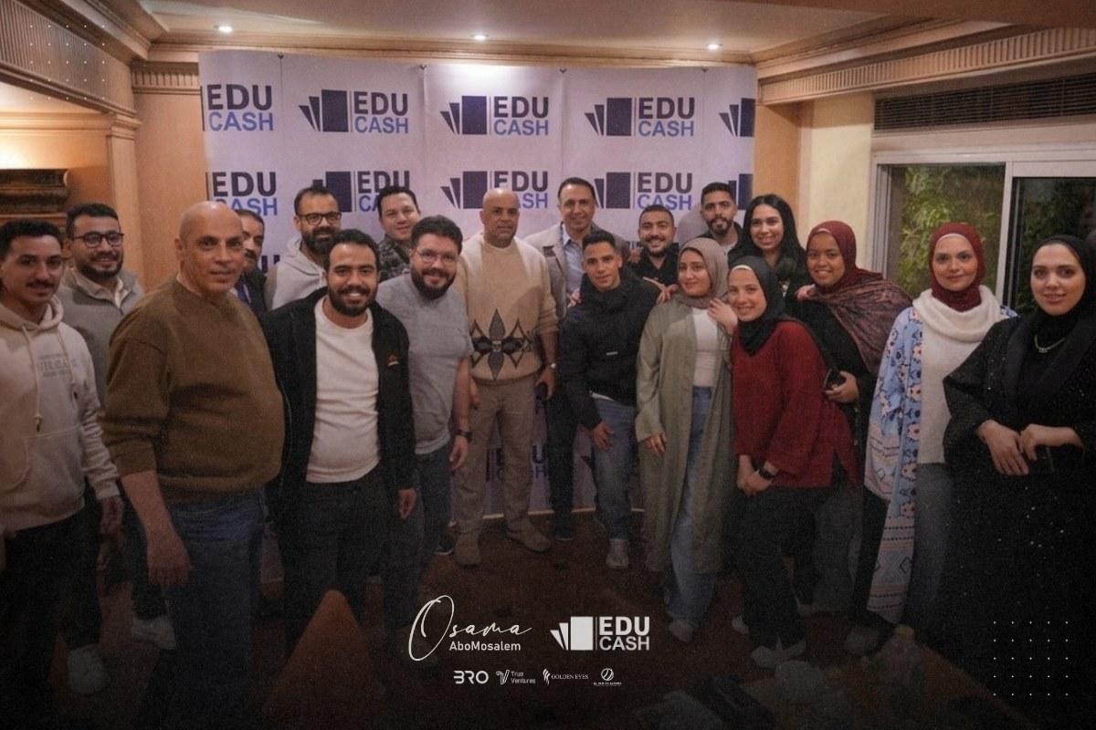 صورة جماعية لفريق EduCash خلال الإفطار الرمضاني