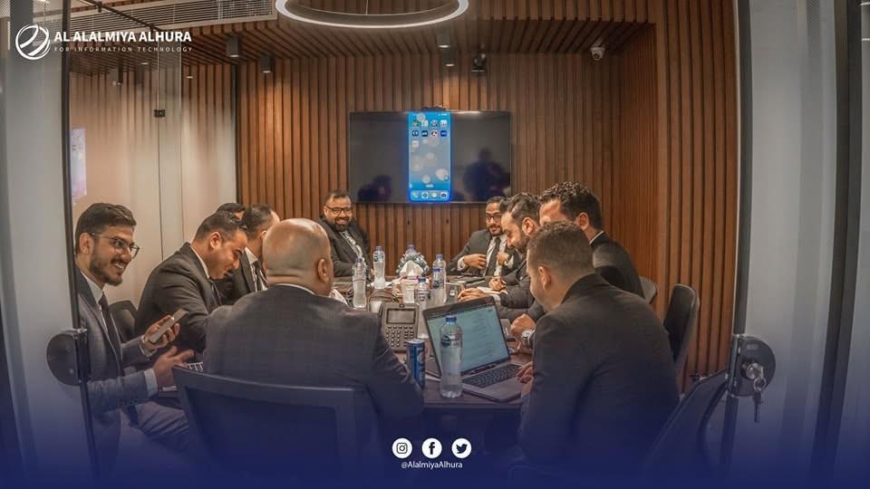 جانب من اجتماع مجلس الإدارة في قاعة الاجتماعات بالفرع الجديد