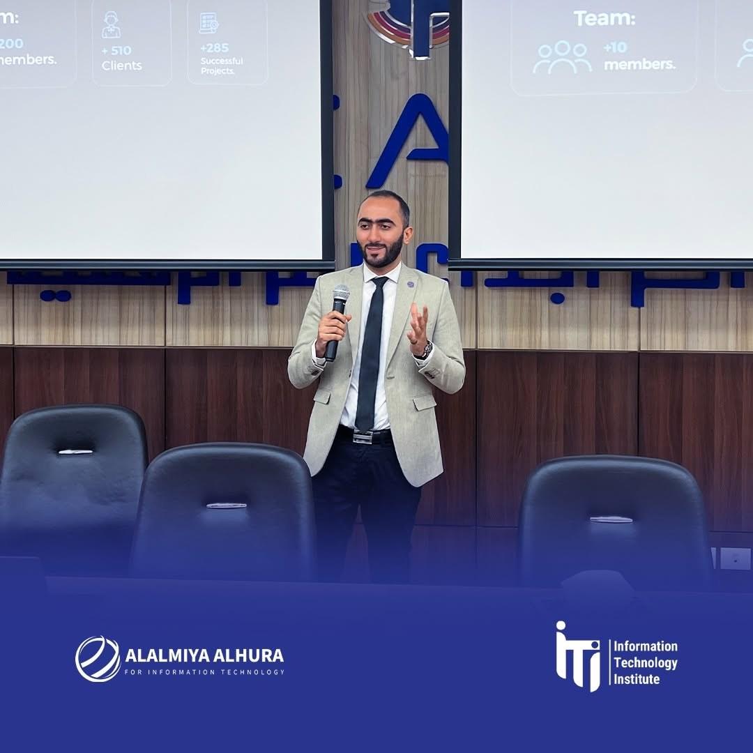 خلال حديث ممثل الشركة إلى متدربي المعهد