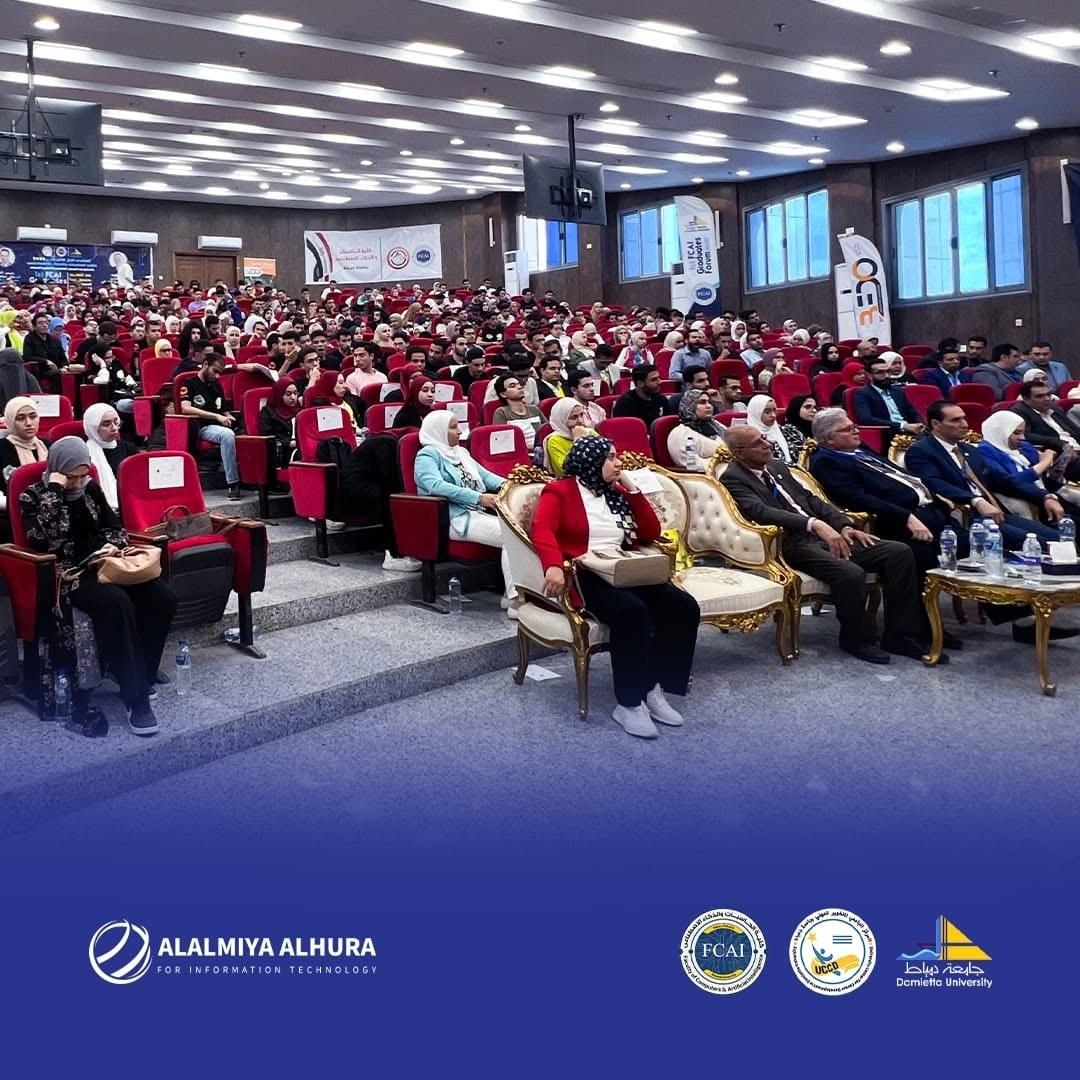 مئات الطلاب والخريجين حضروا فعاليات الملتقى