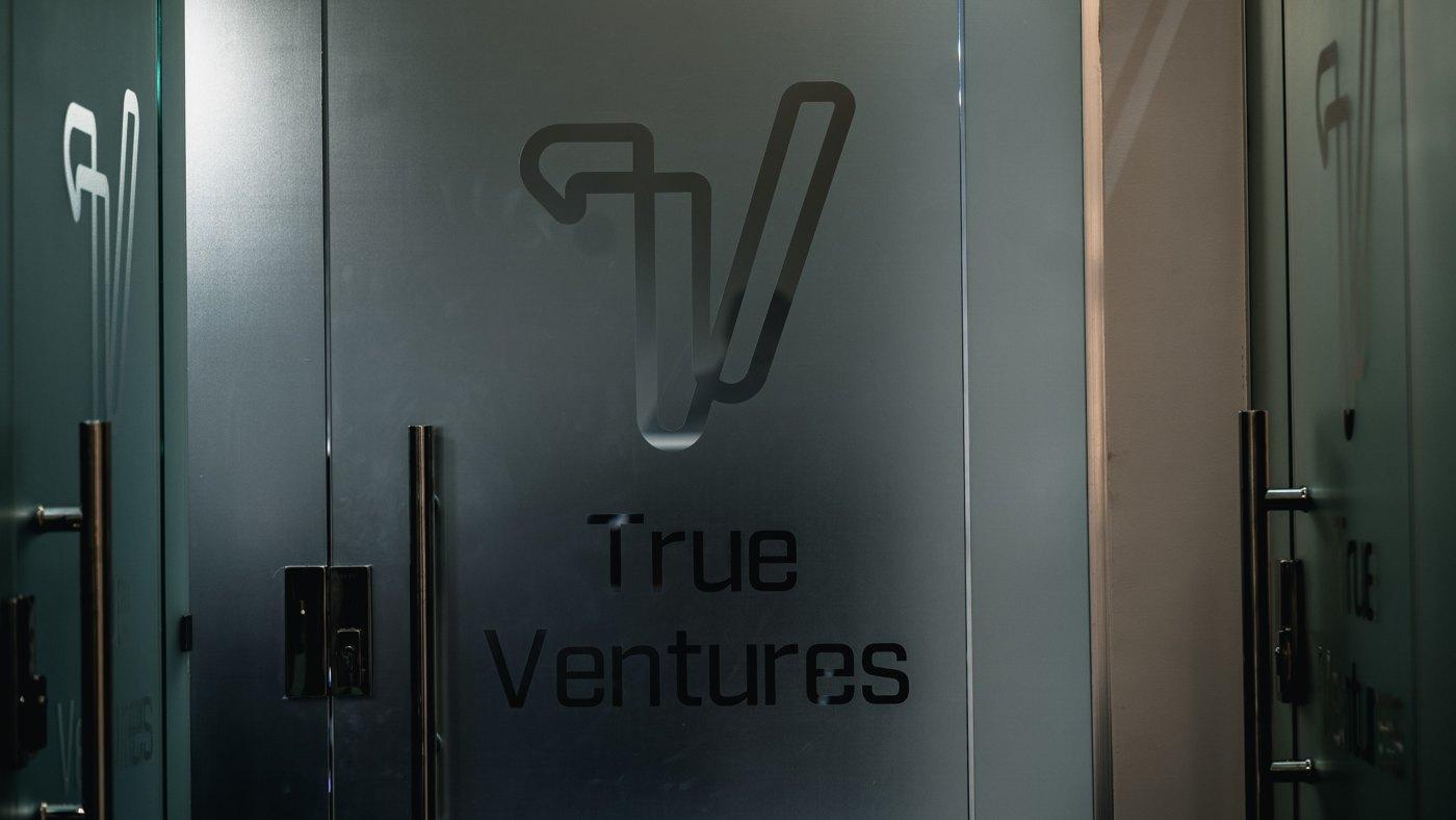 هوية True Ventures على أبواب المقر